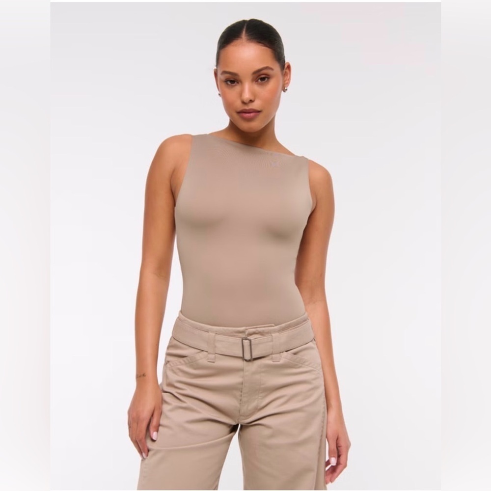 ❤️Abercrombie & Fitch Sculpt Matte Seamless Slash Scoop-Back Bodysuit size M
